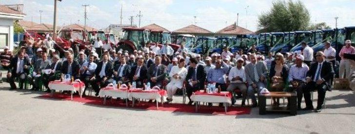 Çiftçiler Yüzde 50 Hibeli Traktörlerine Kavuştu G2