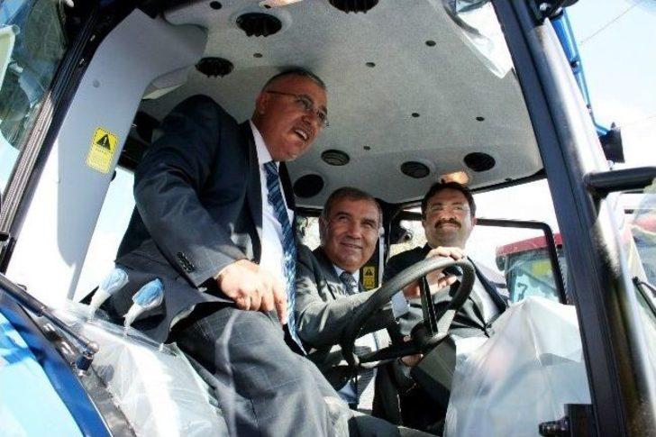 Çiftçiler Yüzde 50 Hibeli Traktörlerine Kavuştu G3
