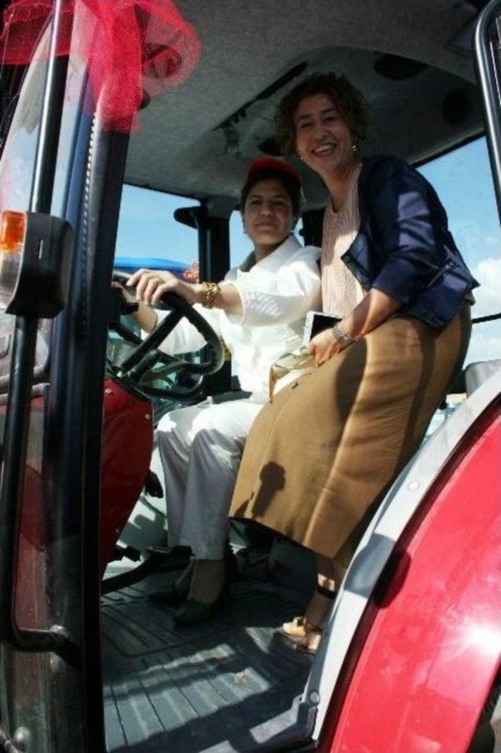 Çiftçiler Yüzde 50 Hibeli Traktörlerine Kavuştu G4