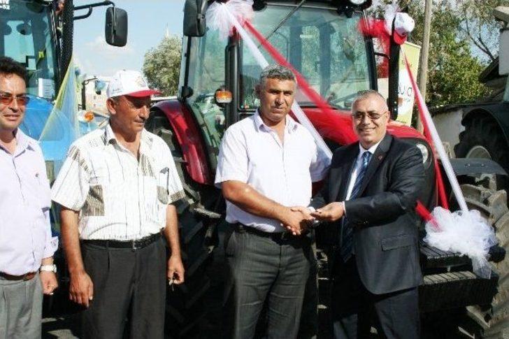 Çiftçiler Yüzde 50 Hibeli Traktörlerine Kavuştu G5