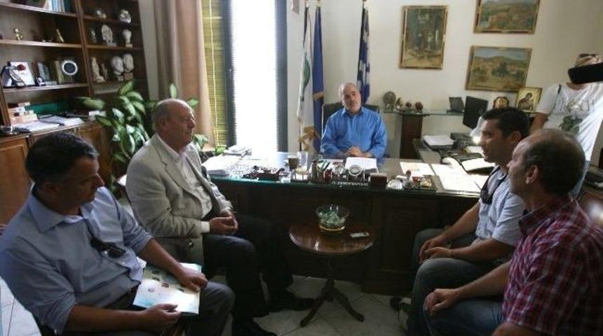 Kuzey Yunan Adaları&rsquo;ndan İzmir&rsquo;e Tam Destek