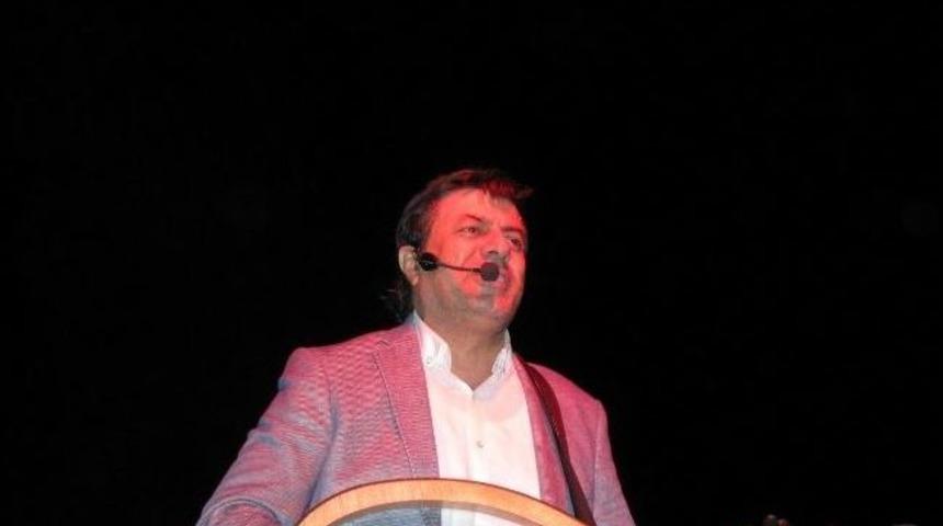 Coşkun Sabah Hisarcık&rsquo;ta Konser Verdi