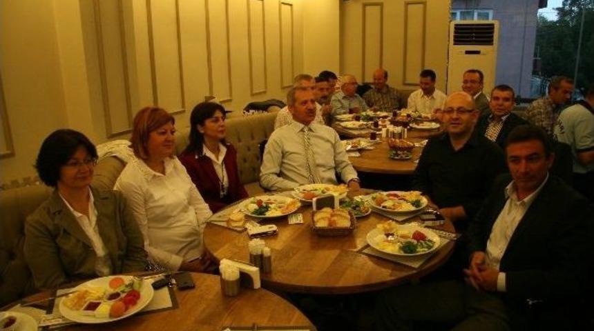 Adapazarı Belediyesi Stratejik Birim Toplantısını Yaptı