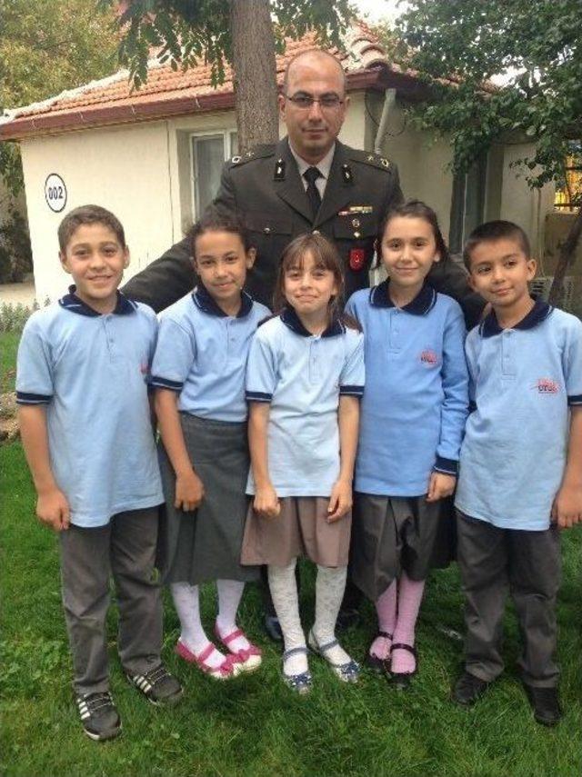 Kula Garnizon Komutanı na &Ouml;ğrencilerden Ziyaret 1