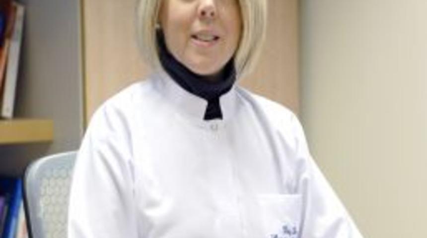 "Alzheimer Hastasıyla &Ccedil;ocukla Konuşur Gibi Konuşmayın"