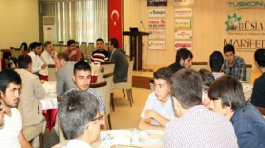D&uuml;siad Kahvaltıda &Ouml;ğrencilerle Buluştu