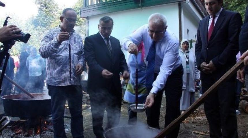Rize&rsquo;de Organik Pekmez İmalatına Başlandı