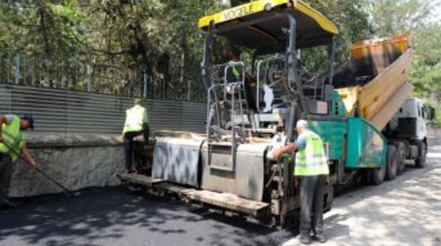 Osmangazi&rsquo;de &Ccedil;ıkmaz Sokaklar A&ccedil;ılıp Caddeler Asfaltlanıyor