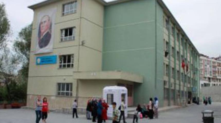 Okuldaki kavga &ouml;l&uuml;mle bitti!