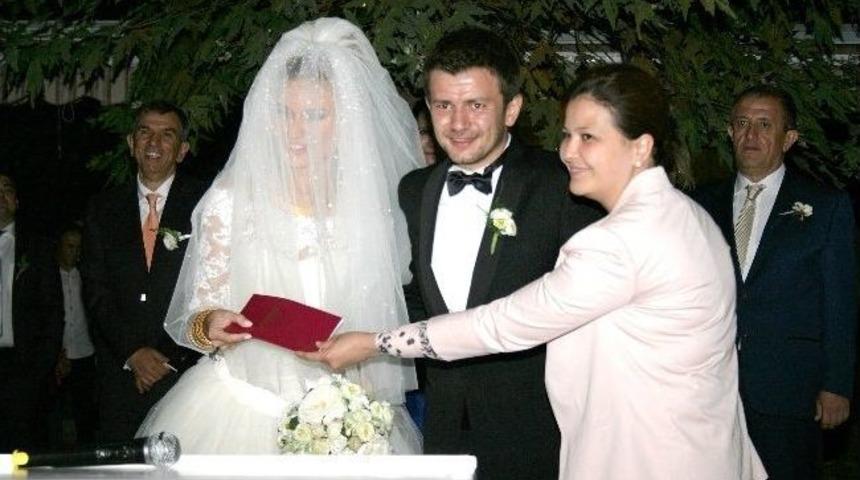 İş Adamının Oğluna Dokuz Şahitli Nikah