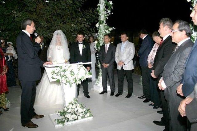 İş Adamının Oğluna Dokuz Şahitli Nikah