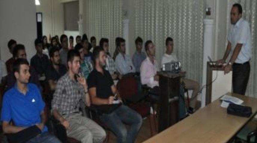 Hif Aday Hakemlerine Seminer Veriliyor