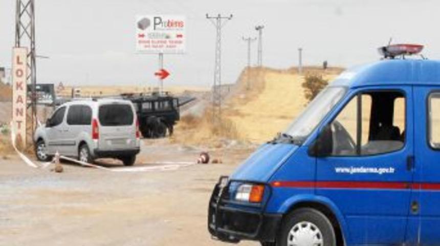 Ş&uuml;pheli Ara&ccedil; I&ccedil;inde Roket Başlığına Benzer Cisim Ve Sıvı Bulundu