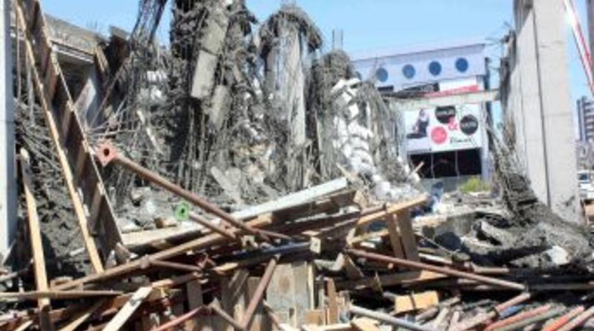 Mersin'de Inşaat Halindeki Bina &Ccedil;&ouml;kt&uuml;: 7 Yaralı