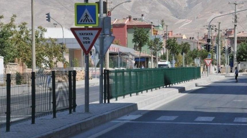 Caddelerde Yaya G&uuml;venliği Artırıldı