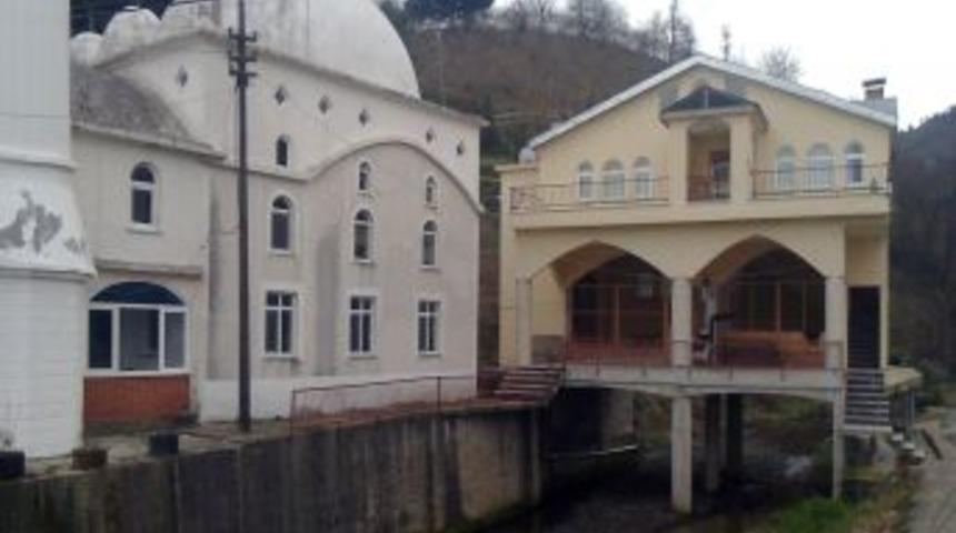 Dere &Uuml;st&uuml; Lojman, Tehlikeye Davetiye &Ccedil;ıkarıyor