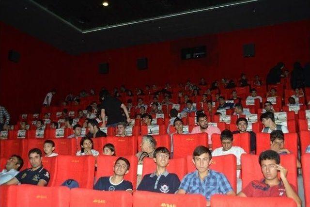 Altınkoza’da Öğrencilerin Sinema Keyfi