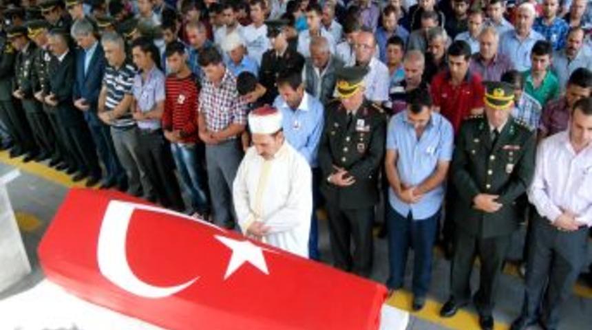 Başı Kapıya Sıkışarak &Ouml;len Asker Kurban Bayramı Izni Istemiş