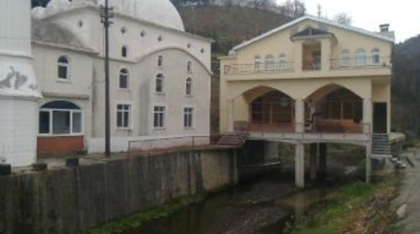 Derenin İ&ccedil;ine Lojman Yaptılar