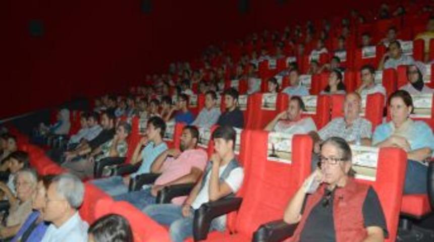 &Ouml;ğrenciler, Altın Koza'da &Ccedil;anakkale Yolun Sonu'nu Izledi