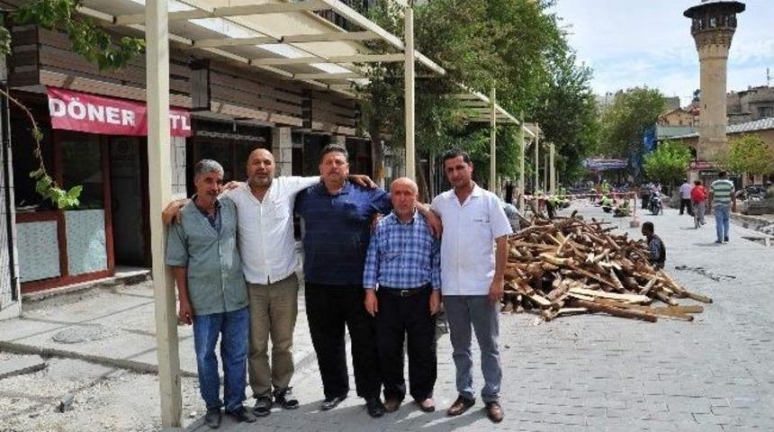 Şehitler Caddesi Esnafından Başkan Tahmazoğlu&rsquo;na Teşekk&uuml;r