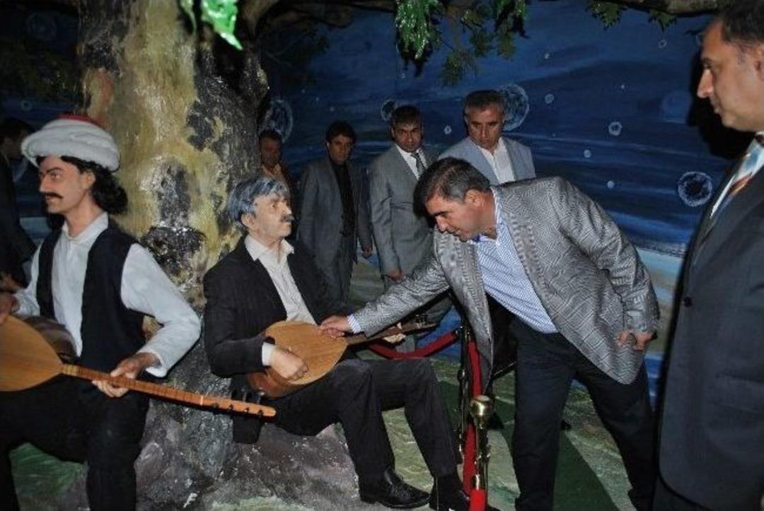 D&uuml;nyaca &Uuml;nl&uuml; Efsane Aşıklar Bu M&uuml;zede Buluştu