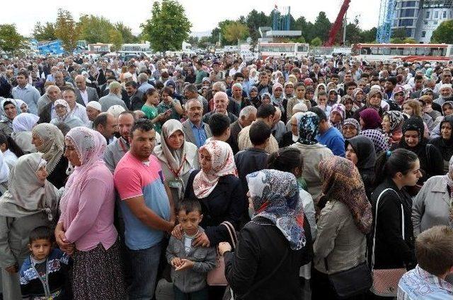 Kayserili Hacı Adayları Dualarla Uğurlandı