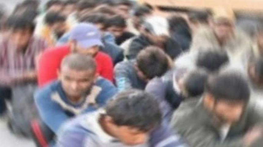 Bağ evinde 21 ka&ccedil;ak yakalandı