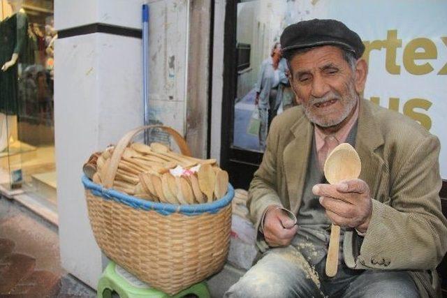 60 Yıldır Şimşir Kaşık Satıyor