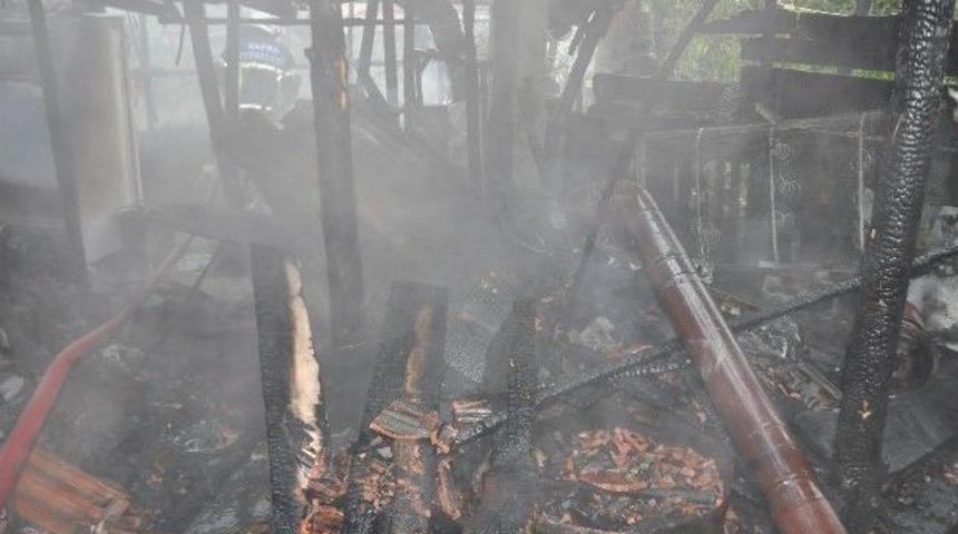 Bafra&rsquo;da Yangın Kokuttu