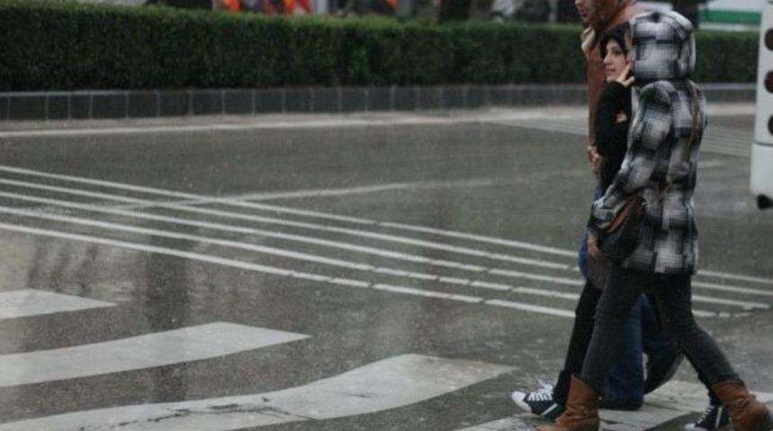 Adanalılar Yağmura Hazırlıksız Yakalandı