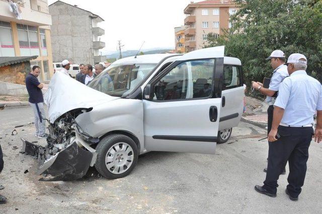 Bilecik'te Trafik Kazası: 2 Yaralı