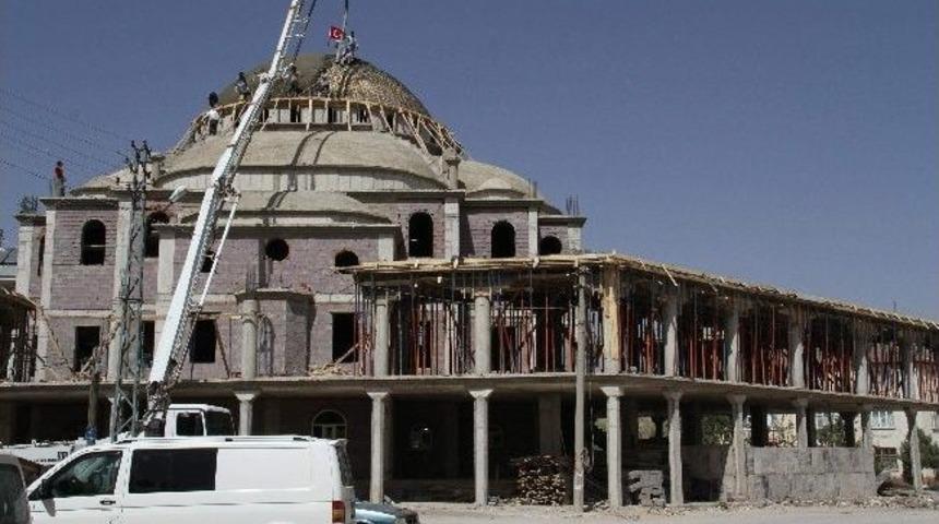 Muradiye Merkez Camii&rsquo;in Kubbe Betonu D&ouml;k&uuml;ld&uuml;