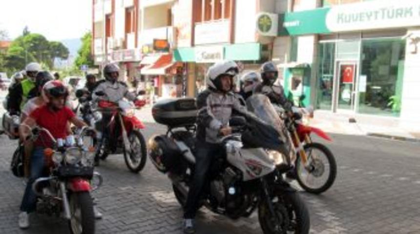 Yaza Veda Eden Motosiklet Tutkunları Edremit&rsquo;te Buluştu.