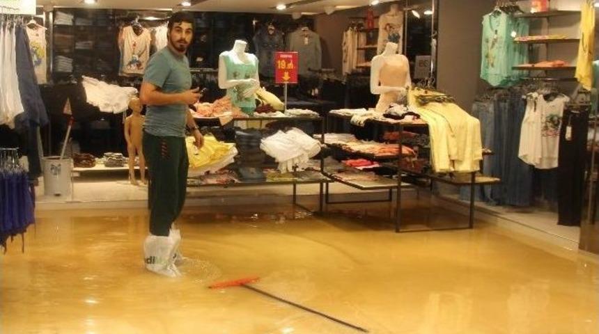 Rize&rsquo;de Dereler Taştı