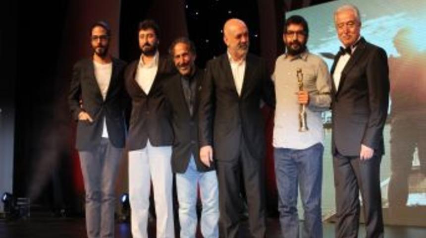 Altın Koza'da En İyi Film &Ouml;d&uuml;l&uuml; 'G&ouml;z&uuml;m&uuml;n Nuru Ve Yozgat Blues'e Gitti