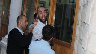 Şişli’de karakola götürülmek istenen şahıs polislere zor anlar yaşattı