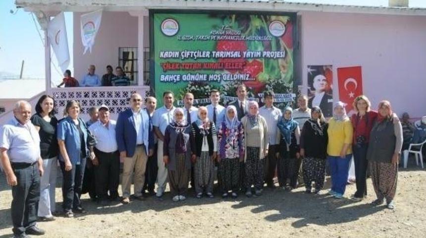 "&ccedil;ilek Toplayan Kınalı Eller" Projesi'nde Bah&ccedil;e G&uuml;n&uuml; Etkinliği