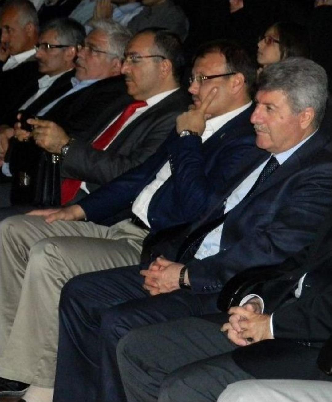 Kuran-ı Kerim Ve Osmanlı T&uuml;r&ccedil;esi Kurslarının &Ouml;ğrencileri Sertifikalarını Aldı