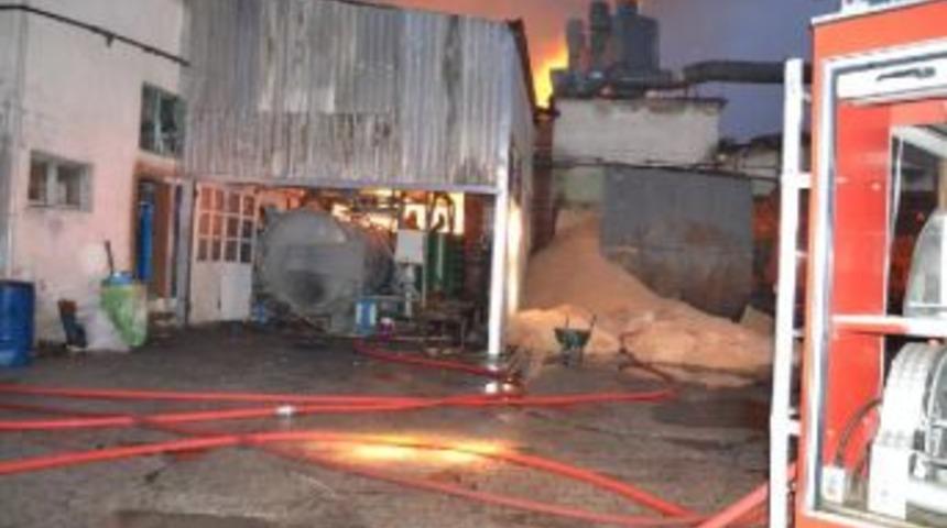 Kereste fabrikası yandı