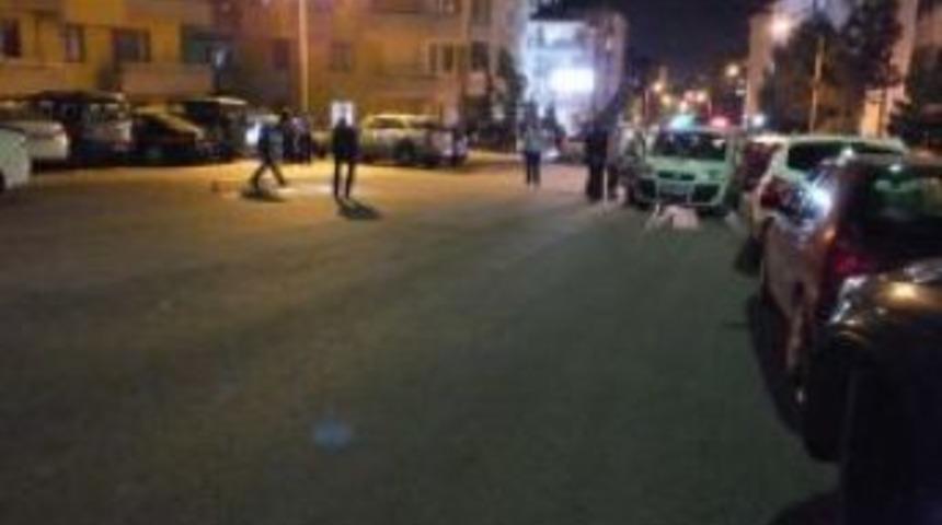 Sokak ortasında &ccedil;atışma 1 &ouml;l&uuml; 2 yaralı