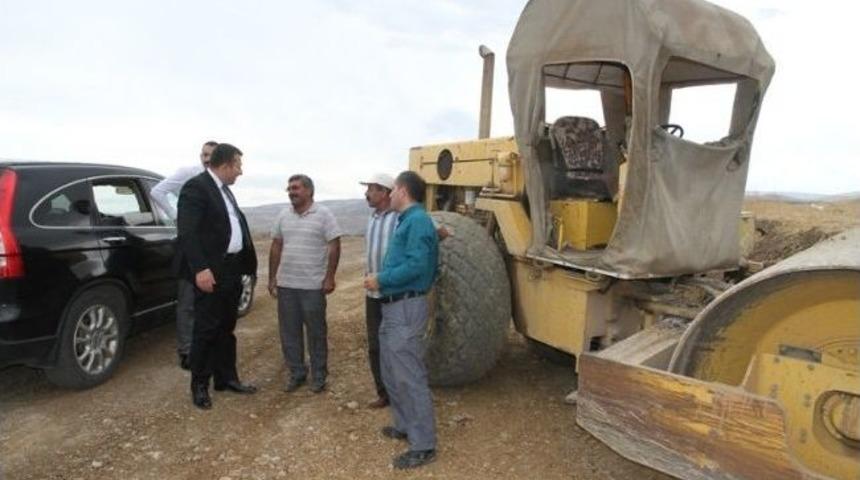 Kaymakam Şahin K&ouml;y Yollarını Ve Okulları İnceledi