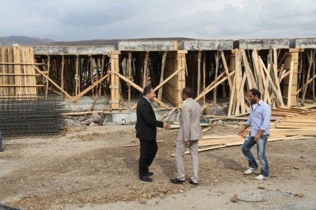 Kaymakam Şahin Köy Yollarını Ve Okulları İnceledi