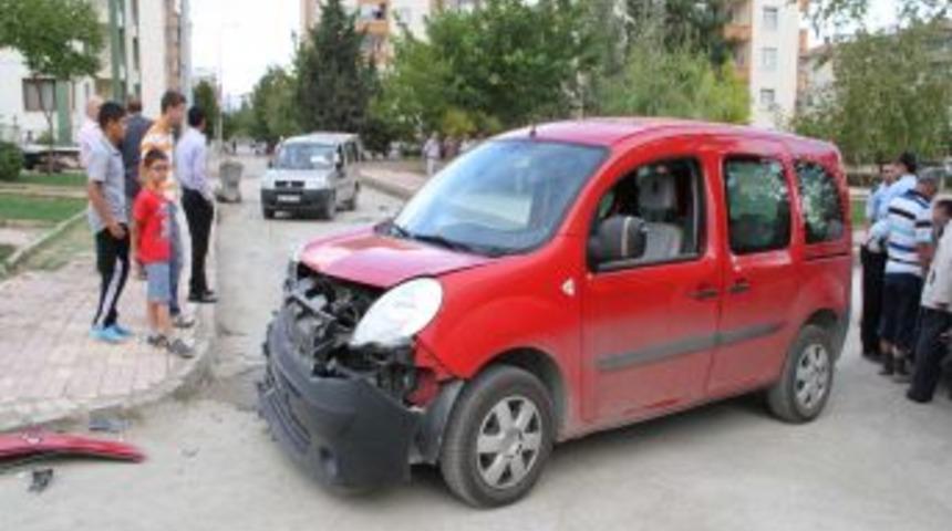 Elazığ'da Trafik Kazası: 5 Yaralı