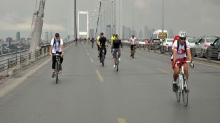 Boğazi&ccedil;i K&ouml;pr&uuml;s&uuml;&rsquo;nde pedal &ccedil;evirdiler