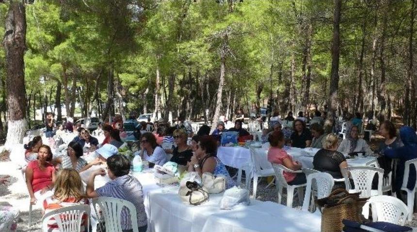 Urla Kadın Meclisi Piknik D&uuml;zenledi