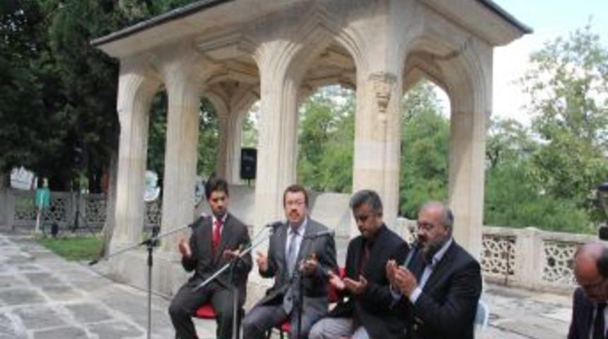 S&uuml;leyman &Ccedil;elebi, &Ouml;l&uuml;m&uuml;n&uuml;n 591. Yılında Kabri Başında Anıldı