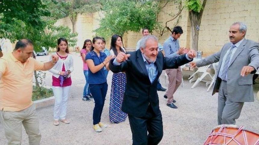Şanlıurfalı Gen&ccedil;lerden Huzur Evi Ziyareti