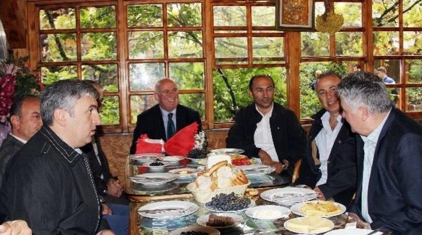 &Ccedil;aykur Rizespor&rsquo;dan Bursaspor&rsquo;a Dost&ccedil;a Karşılama