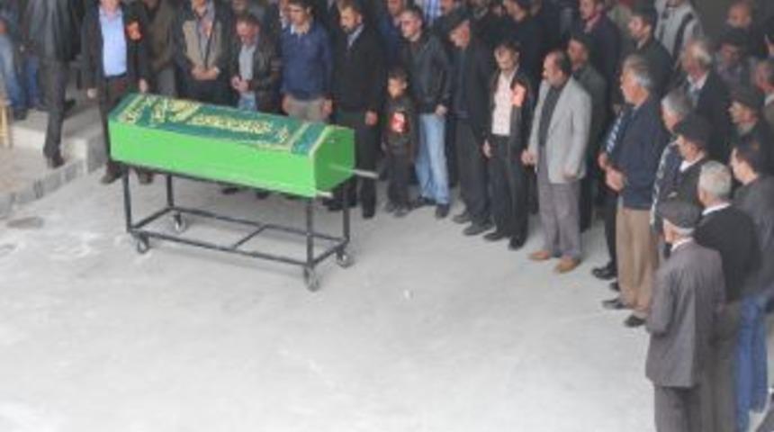 Ankara'da &Ouml;ld&uuml;r&uuml;len DHKP-C'li Karataş &Ccedil;orum'da Toprağa Verildi